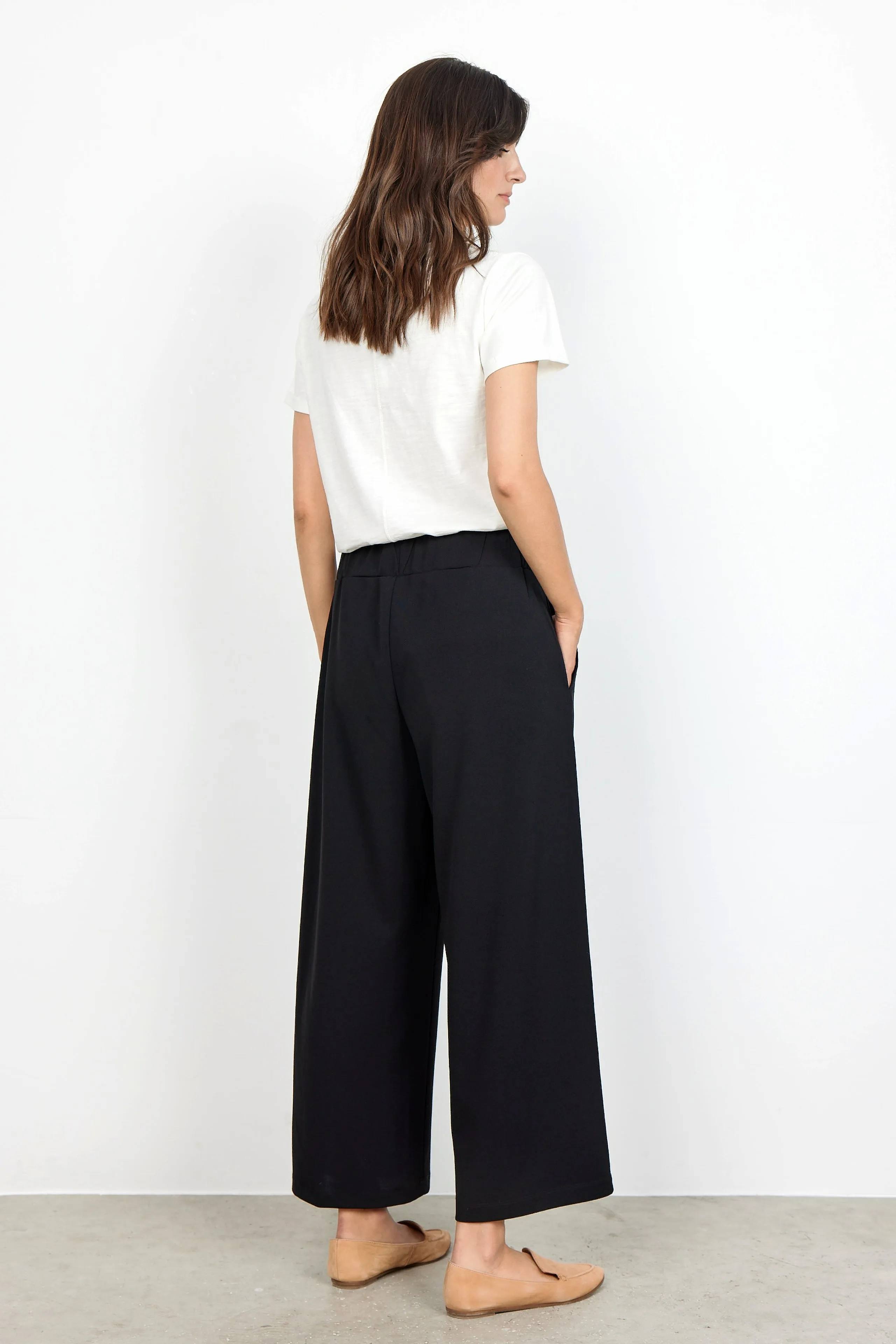 25330- Relaxed Fit 3/4 Trousers- Black- Soya Concept