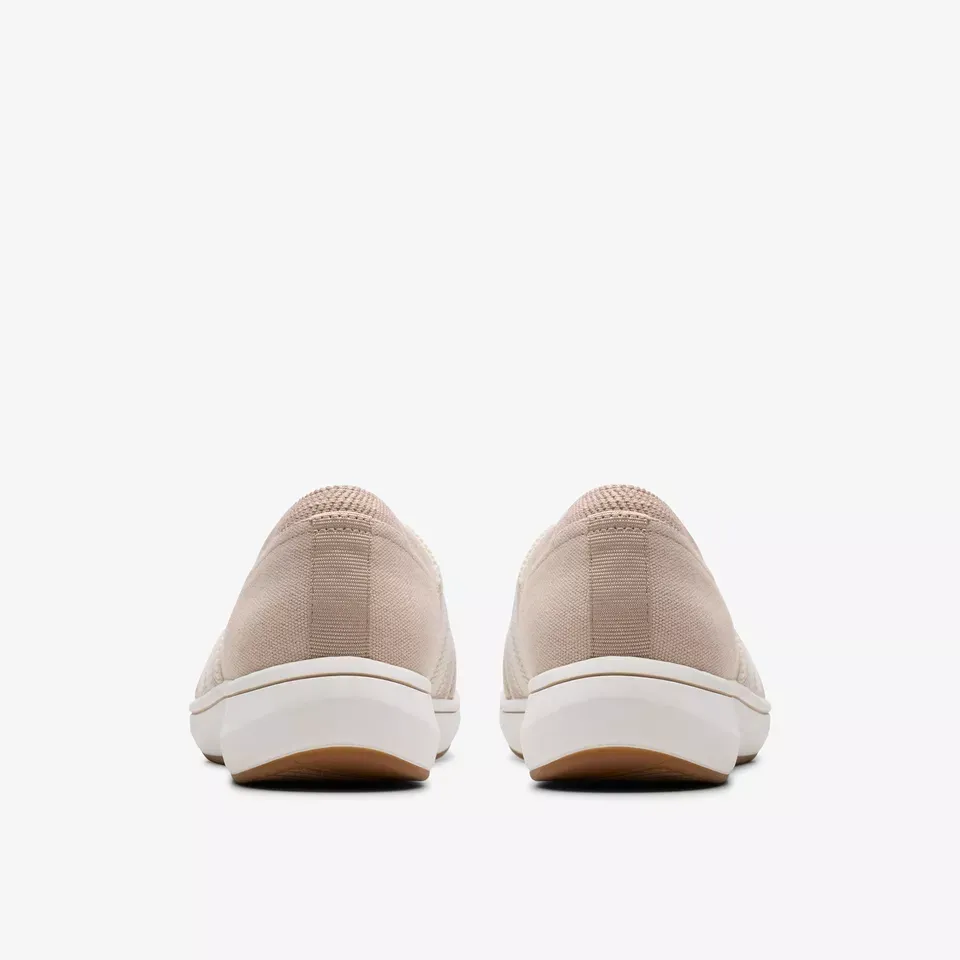 Clarks Women's BreezeSky Mist Sand 26181587