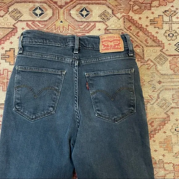 Levi’s 724 high rise straight size 24