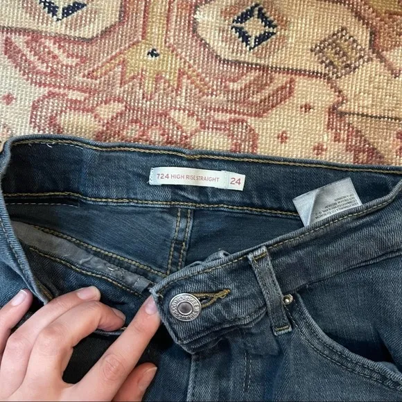 Levi’s 724 high rise straight size 24