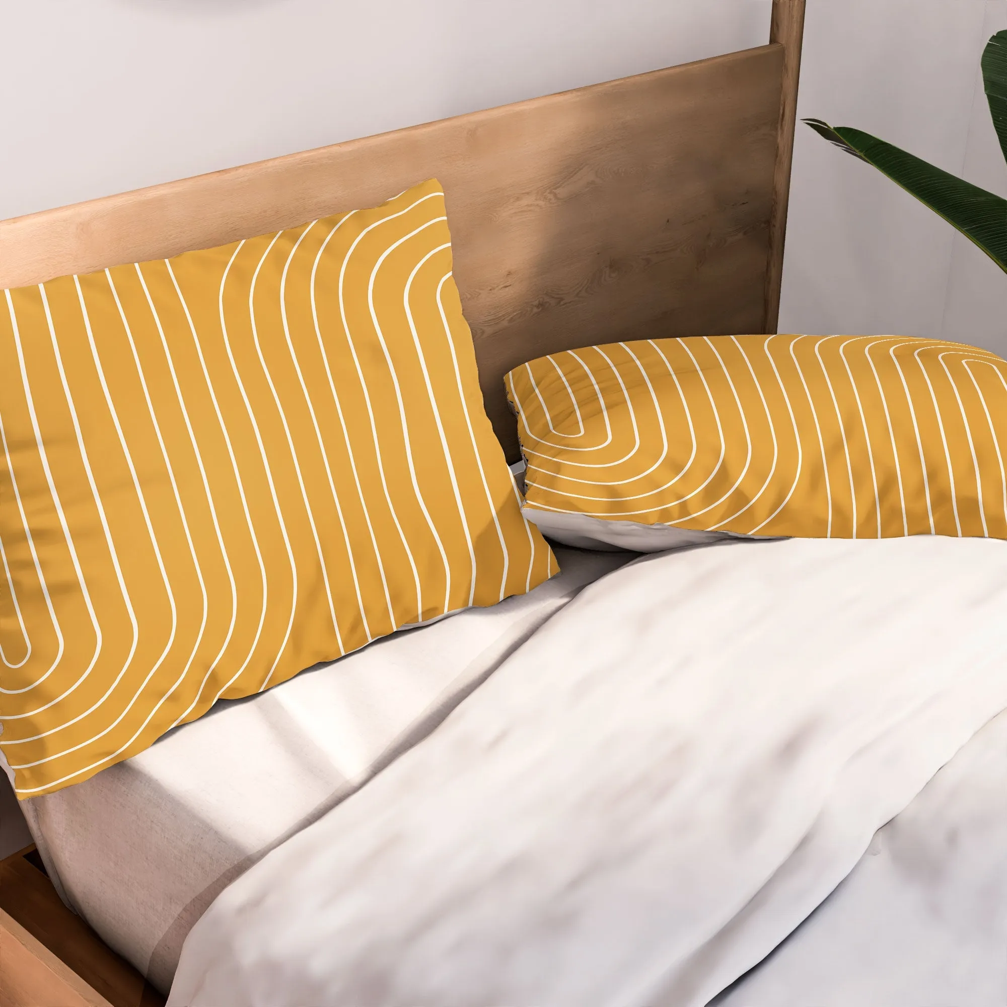 MINIMAL LINE CURVATURE GOLD PILLOW SHAMS