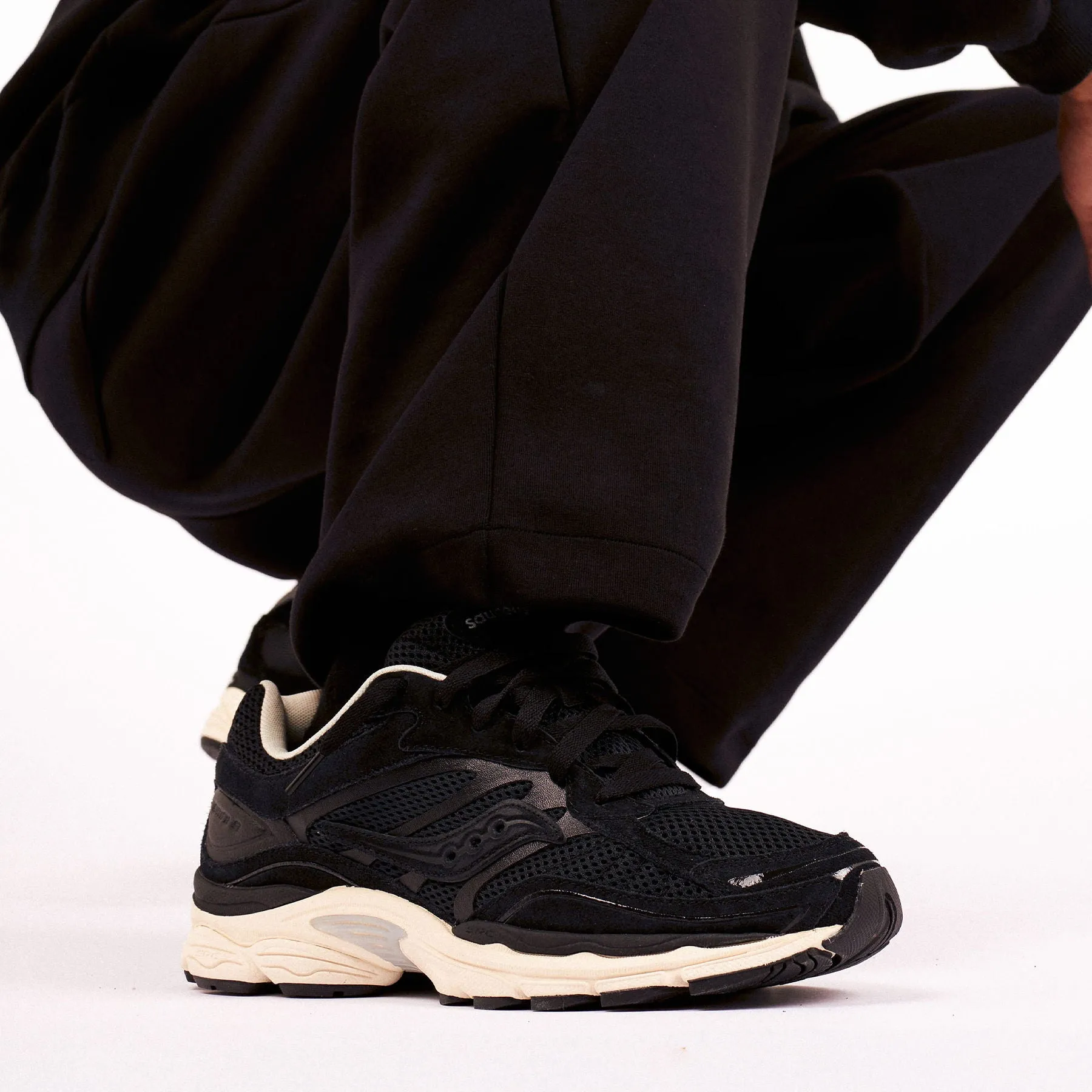 Saucony ProGrid Omni 9 Premium 'Black Cream'
