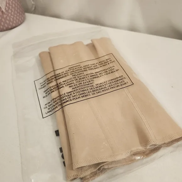 SKIMS Waist Trainer Size Medium Clay Waist Cincher