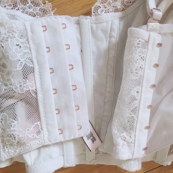 Victoria’s Secret Hook and Eye White Unlined Lace Up Corset Top Small